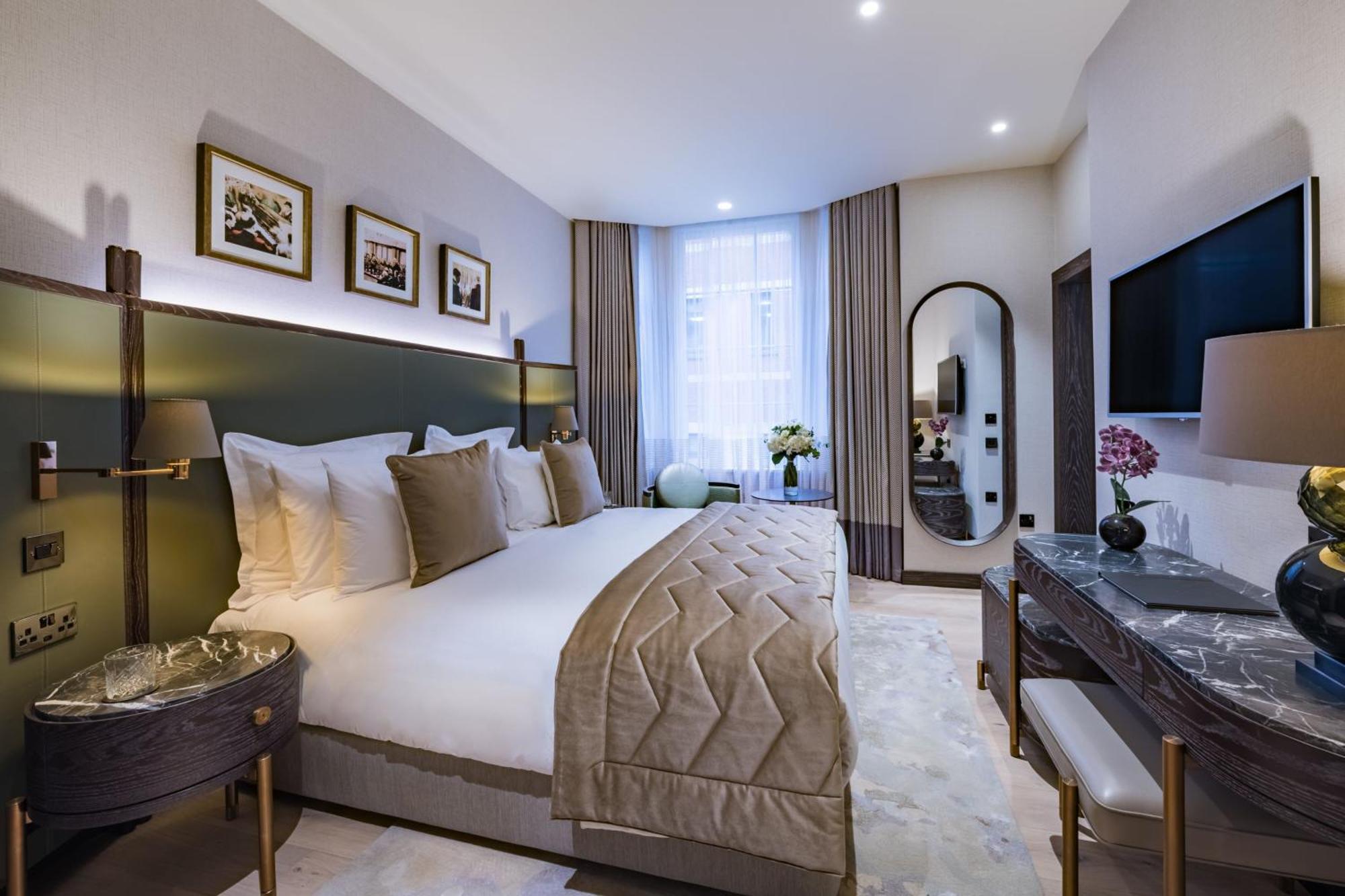 Stock Exchange Hotel, Manchester, Autograph Collection ภายนอก รูปภาพ A bedroom at The Guardsman